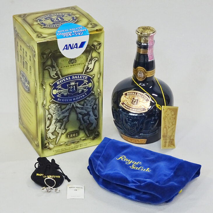 東京都中野区でロイヤルサルート 21年 青 陶器ボトル 700ml スコッチ ウイスキー 未開栓 箱付き ROYAL SALUTE 21YEARS OLD ローヤルサルートを3000円で買取させていただきました。