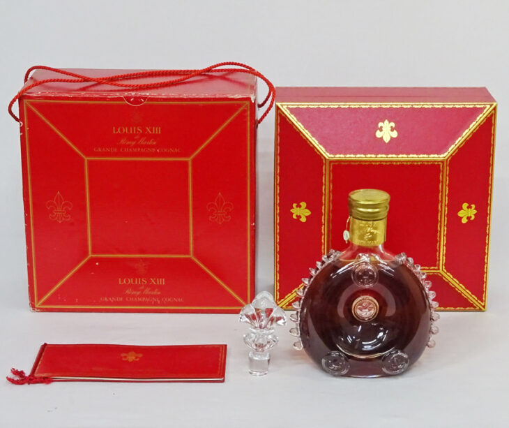 東京都大田区でレミーマルタン ルイ13世 コニャック ブランデー バカラボトル 未開栓 箱付き REMY MARTIN LOUIS XIII 700mを買取させていただきました。