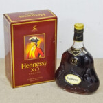 東京都中野区でヘネシー XO 金キャップ クリアボトル コニャック ブランデー 700ml 未開栓 箱付き Hennessy XO COGNACを買取させていただきました。